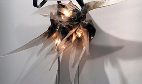Alberto Tadiello, E poi un fiore è un fiore e un fiore è ancora un fiore, e ancora un fiore, un fiore e un fiore, profilati metallici, plexiglass, bulloni zincati, portalampade in ceramica, lampadine, cavi, dimmer. 110 x 90 x 45 cm; 80 x 80 x 50 cm, 2018